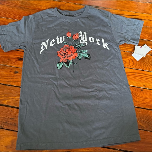 Rebellious One Juniors' New York Rose Graphic Cotton T-Shirt Size Small NWT - Picture 3 of 9